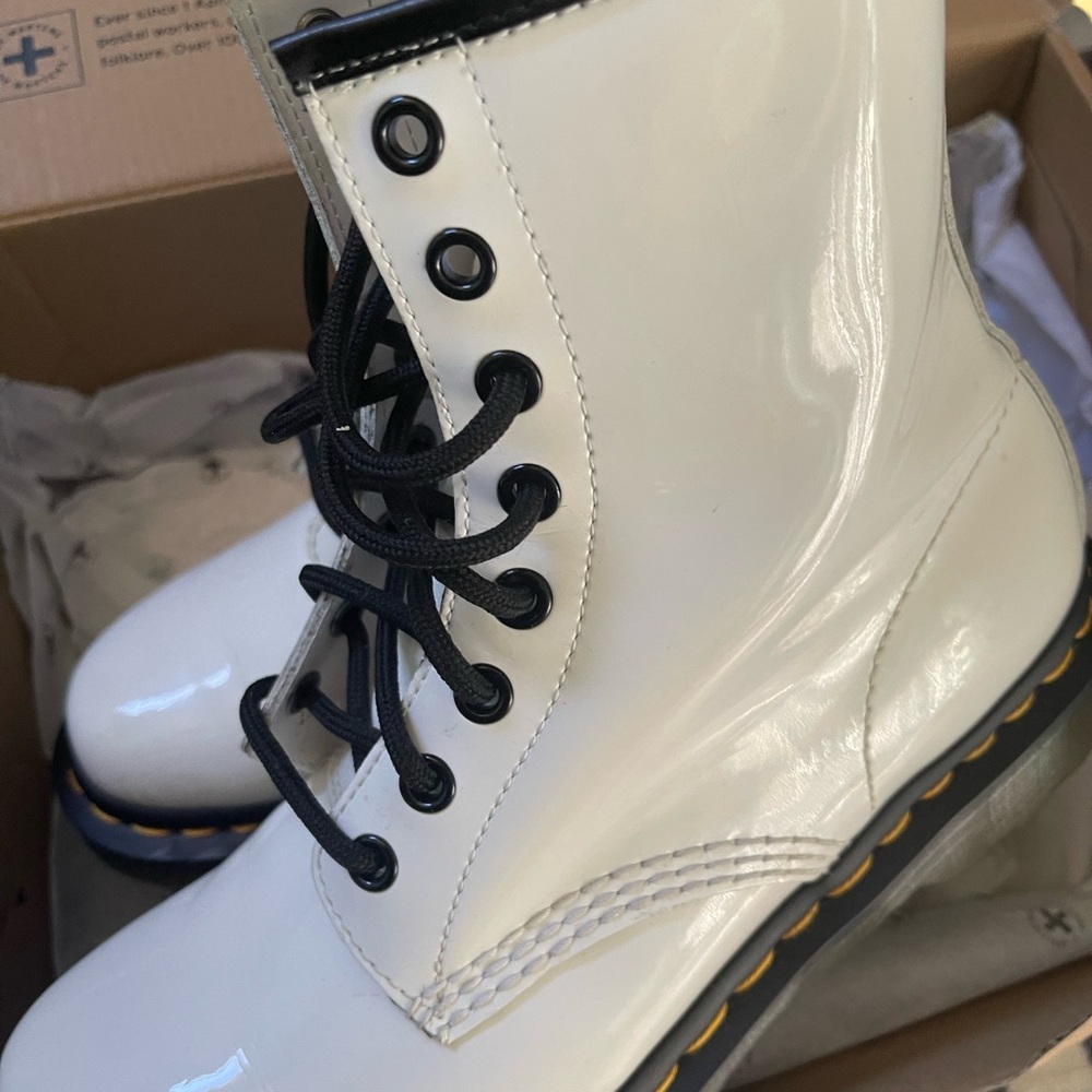 Dr. Martens 1460 Patent Leather Women's Lace-up Shiny  Doc Martens White - Picture 3 of 15